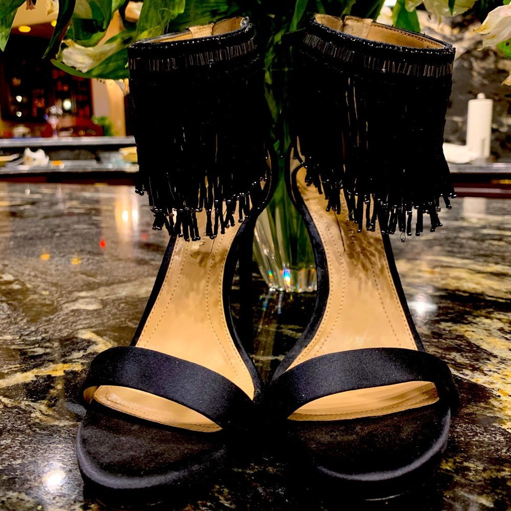 BCBG MAXAZARIA Vero Cuoio Black Back Zip Heels